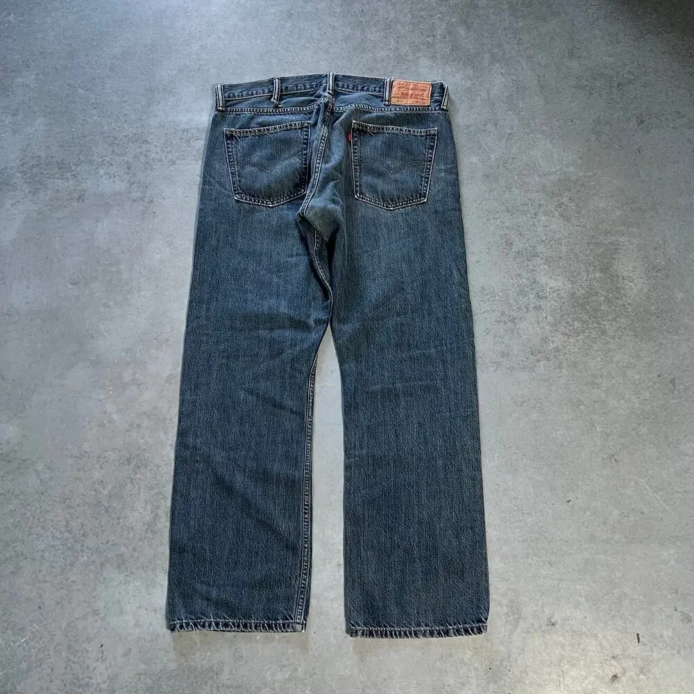 Levi's 514 Relaxed Straight Men's Size 38x32 Blue Loose Denim Jeans